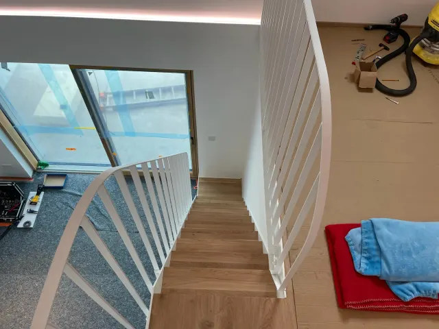 Bílé tyčové zábradlí – půdní vestavba – foto 6