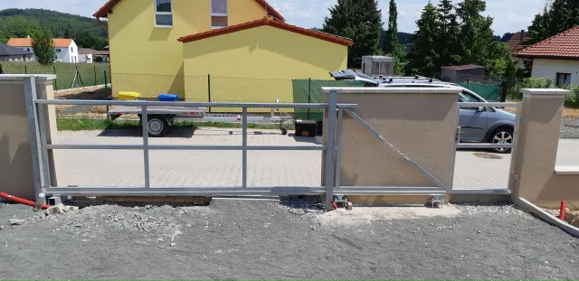 Instalace posuvne brany rodinny dum