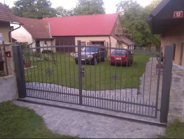Kovana brana - umelecke zpracovani