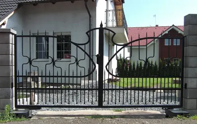 Kovana brana - umelecke zpracovani