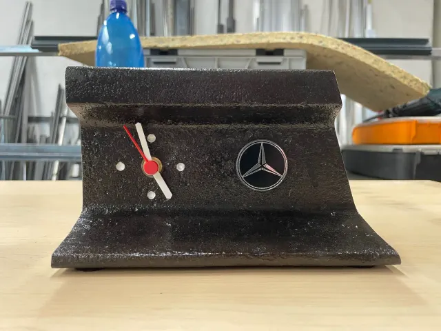 Mercedes kolejnice hodiny