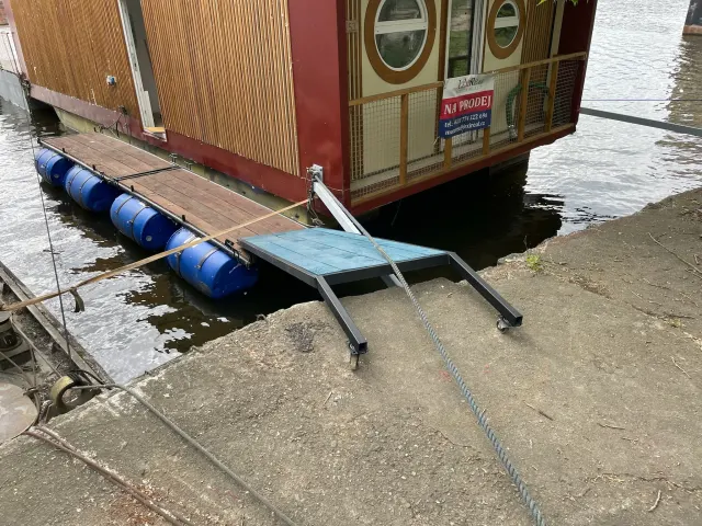 Nalodovaci mustek houseboat