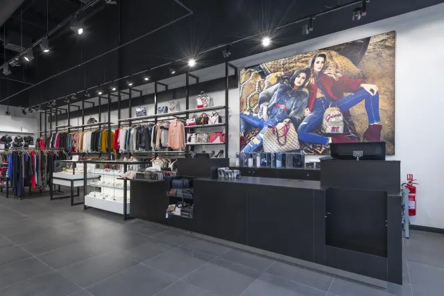 Prague outlet arena ck guess