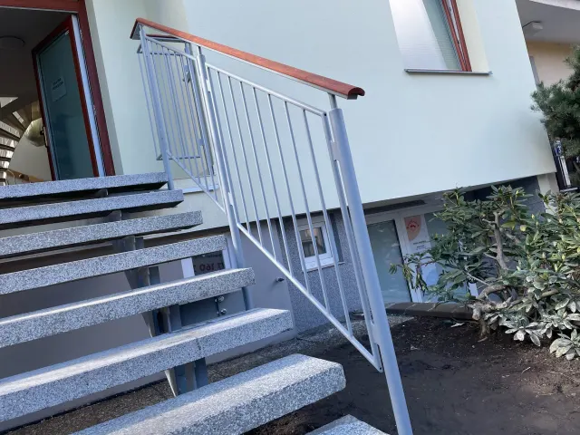 Schodiště a zábradlí – rodinný dům, Praha – foto 4