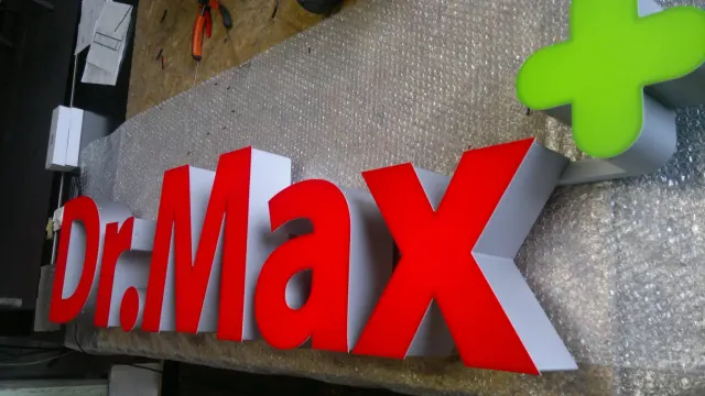 Světelná reklama Dr.Max
