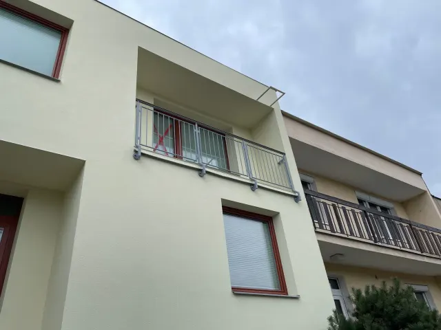 Zábradlí balkonu – rodinný dům, Praha