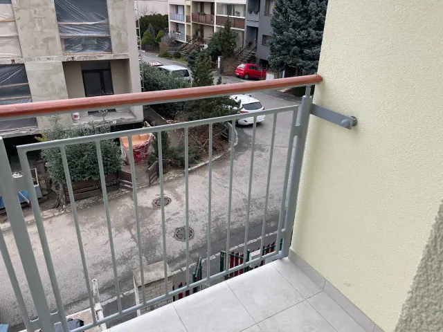 Zábradlí balkonu – rodinný dům, Praha – foto 3